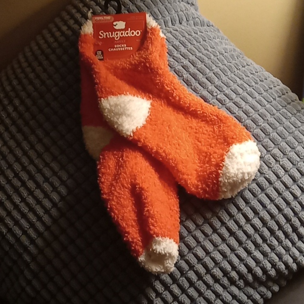 2 pair of fuzzy socks - Picture 4 of 5